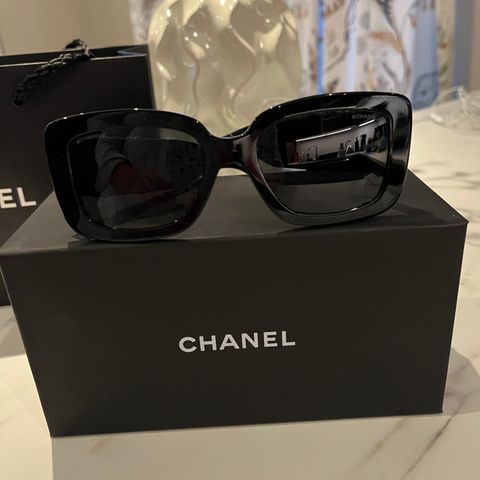 Chanel. 5473Q