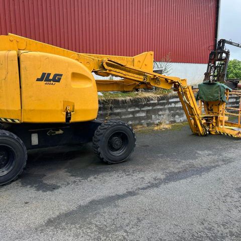 Lift JLG 450AJ.