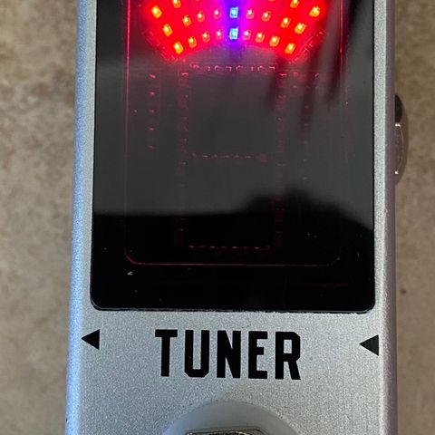 Mini pedal tuner