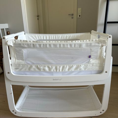 Snuzpod 4 bedside crib / barneseng