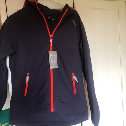 Ny  Ulriken Softshell jakke  str 14