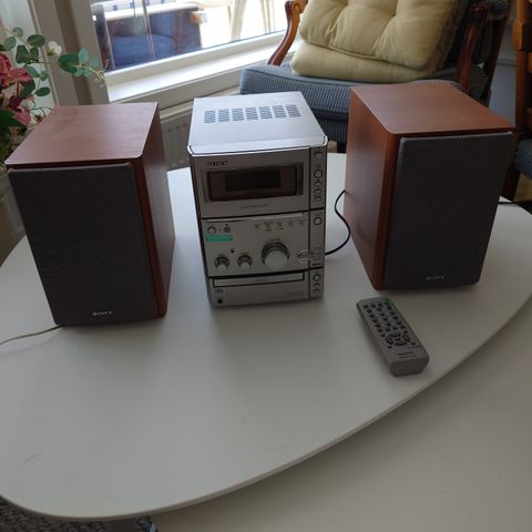 SONY kassett/CD spiller, FM radio fjernkontroll tils.