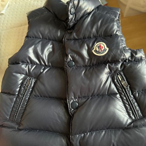 Moncler dunvest str 9-12 mnd