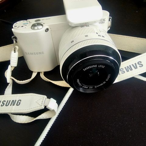 Samsung NX1100