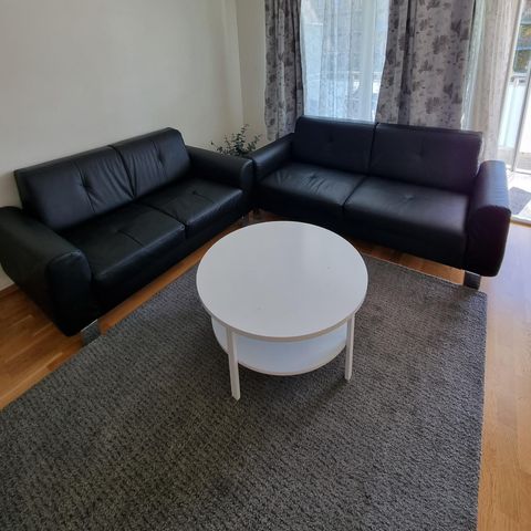 Sofa 3+2 - Stuebord - Teppe