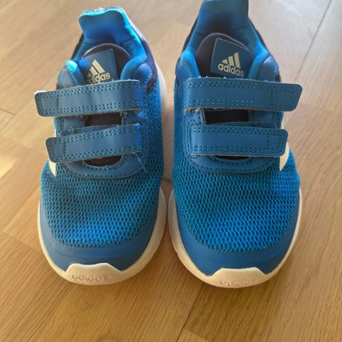 Joggesko Adidas str 28