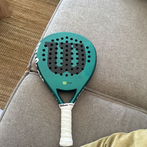 Wilson v3 pro blade padel racket