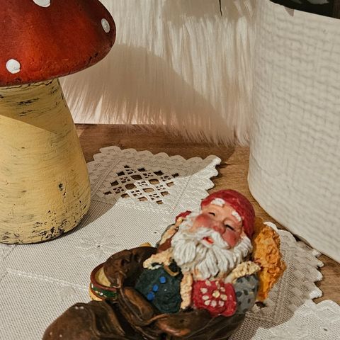 Nydelig Hedlund nisse, plettfri. 11x8 cm og 6,5 cm høy.