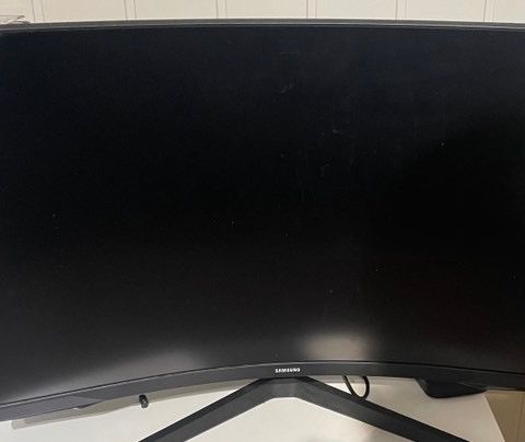 (RESERVERT)Samsung 32" curved Gamining skjerm