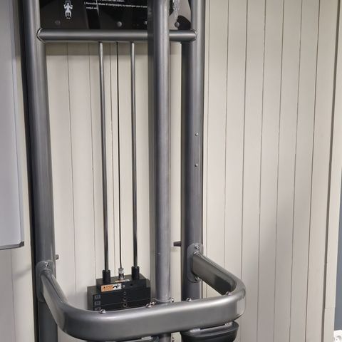 Impulse it8022 lat pulldown / nedtrekk maskin