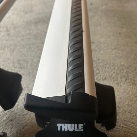 Thule Wingbar Edge. Nissan Leaf