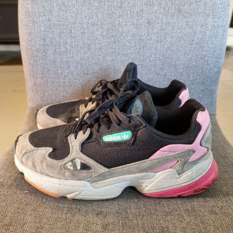 ADIDAS FALCON STR. 40 2/3