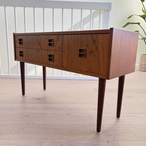 Flott retro teak kommode