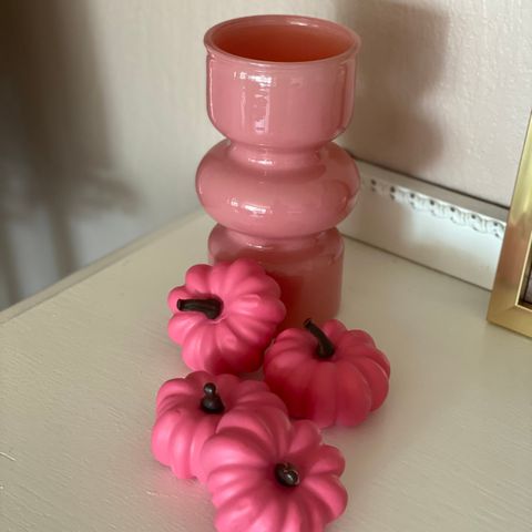 Halloween pynt i rosa (gresskar og vase)