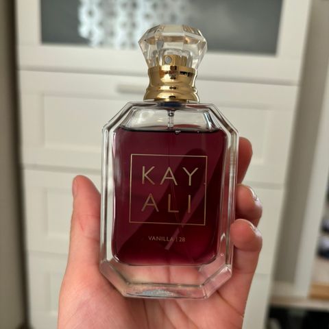 KAYALI VANILLA 28