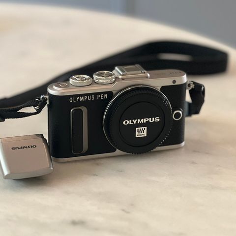 [Reservert] Olympus E-PL8 Svart 14-42mm (ubrukt tilstand)