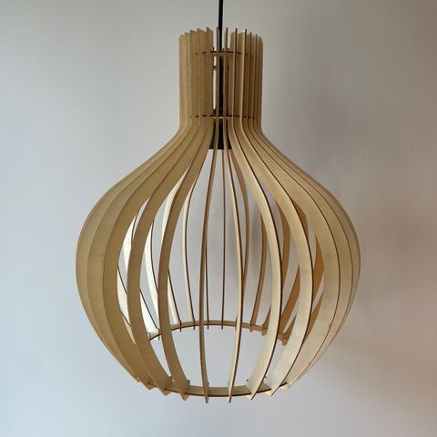 Moderne pendellampe taklampe i tre