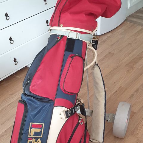 Golfsett med bag og tralle.