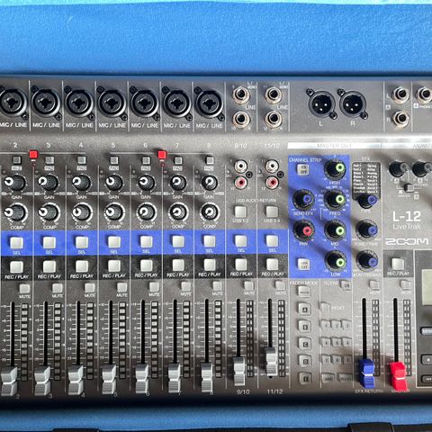 Zoom LiveTrack L-12