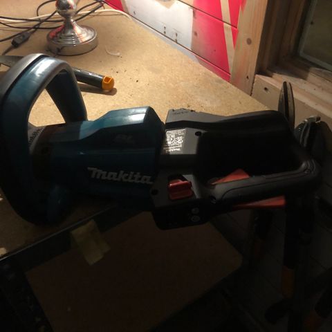 MAKITA DUH 602 18V Hekksaks 600mm