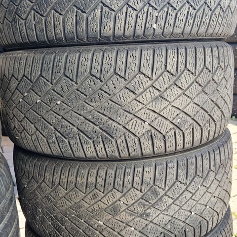 235/45R18 Continental vinterdekk