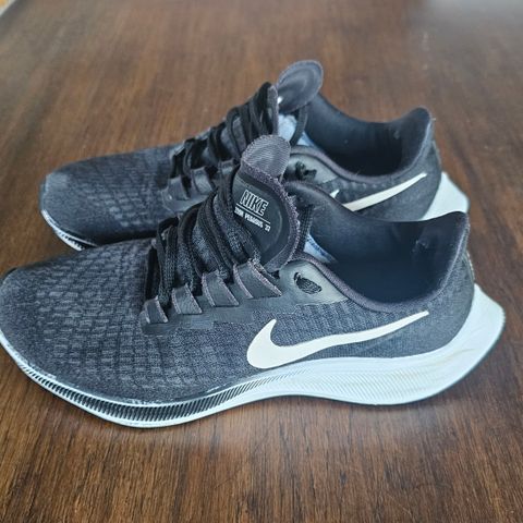 Nike Air Zoom Pegasus 37 (str 38)