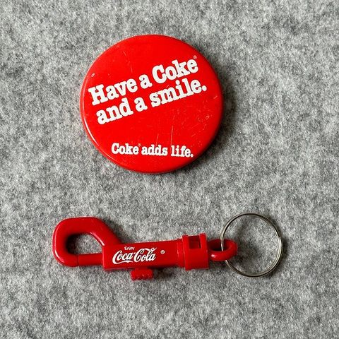 Vintage Coca-Cola nøkkelring og Pin