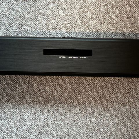 LG Lydplanke  med Subwoofer