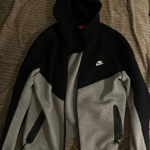 Nike Tech Fleece Genser