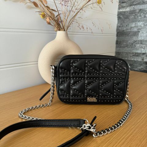 Karl Lagerfeld "Quilted Studs Camera Bag" (helt ny)