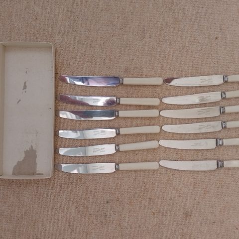 2 x 6 kniver i rustfritt stål - Sheffield England - KR 250