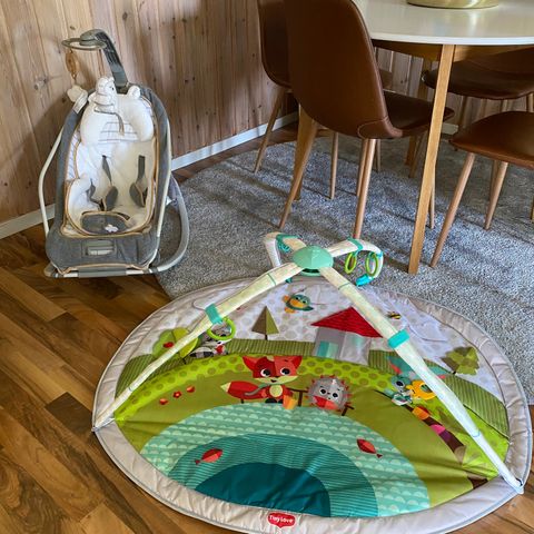 Vippestol og babygym