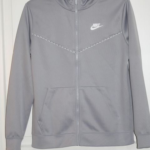 Nike jakke til jente str. 158-170.