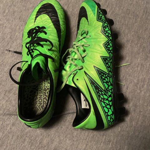 NIKE HYPERVENOM