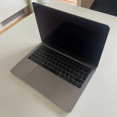 Macbook Pro med touch bar (2019) ødelagt