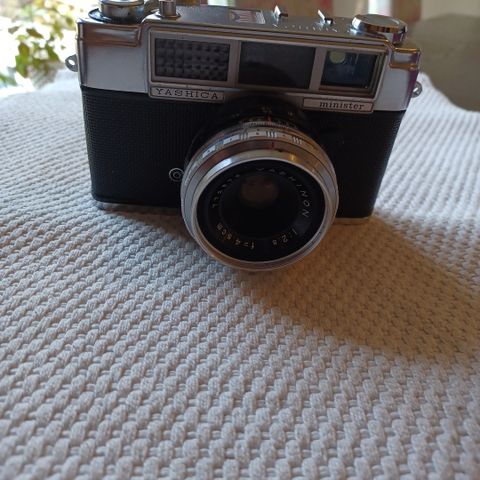 Kamera. Yashica Minister. Alt virker, tross alder. Selges kr 800,-.