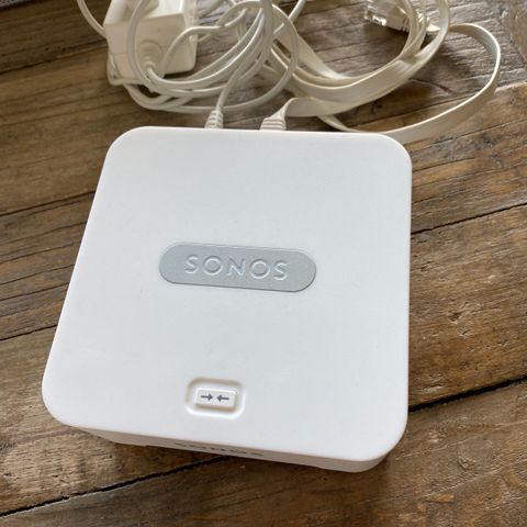 Sonos Bridge med kabler