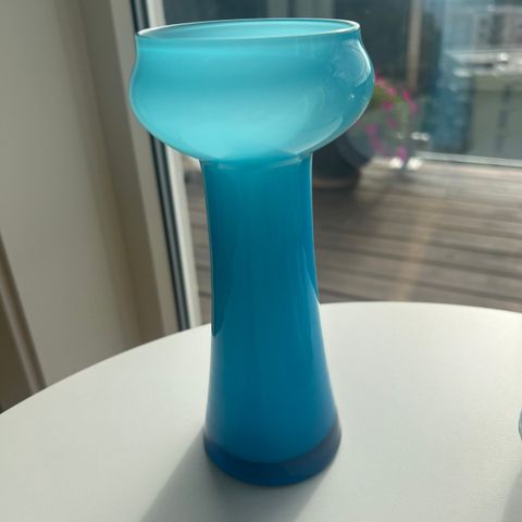 Kul retro vase i turkis.