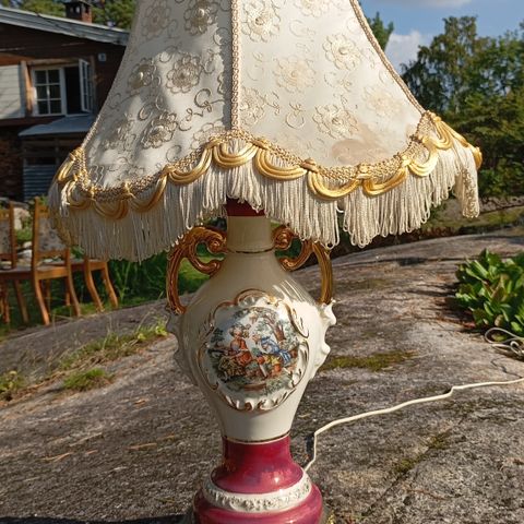 Vintage bordlampe Ulrich porselensurne forgylt 1950-tallet