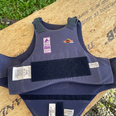 Sikkerhetsvest/ridevest barn- brystimplantater 72-80 cm