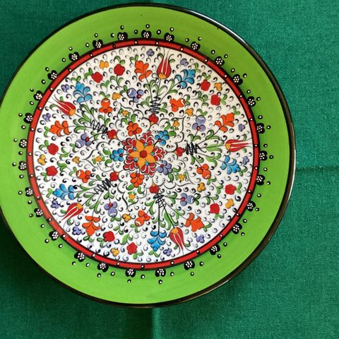 Dekorativ  ,håndmalt keramisk plate