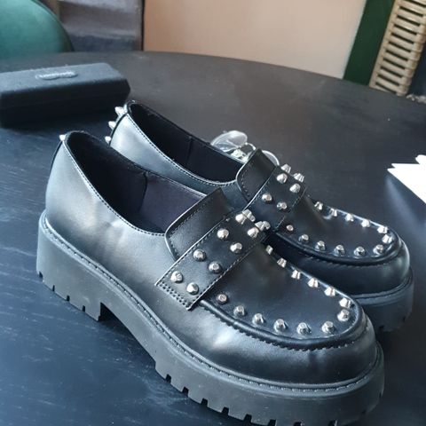 Loafers med studs