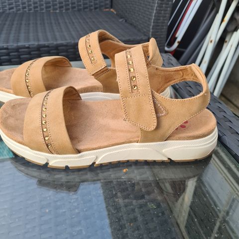 Sandaler selges