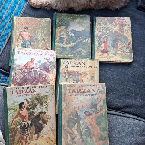 7 bøker av Tarzan.