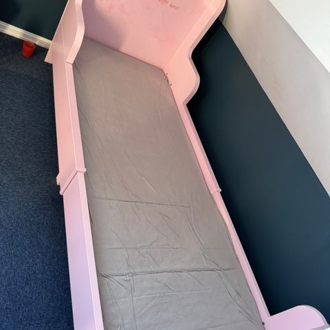 Barneseng fra IKEA Busunge rosa vokseseng 80*200