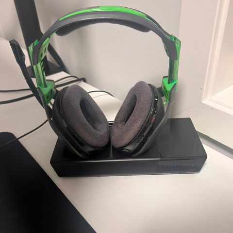 Astro-A50 headsett med base