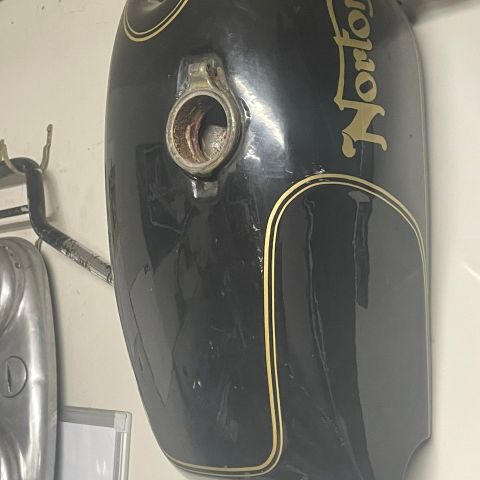 Norton Commando glassfibertank