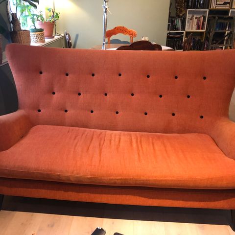 Retrosofa i knall oransje