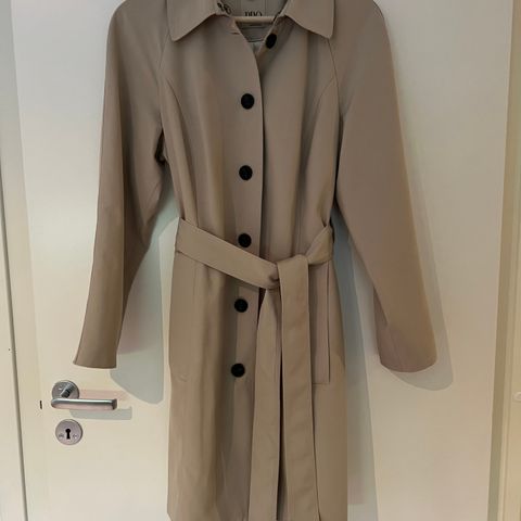 PBO Clarlo trenchcoat fra Deguy str. S