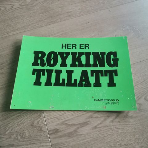 Røyking tillatt skilt